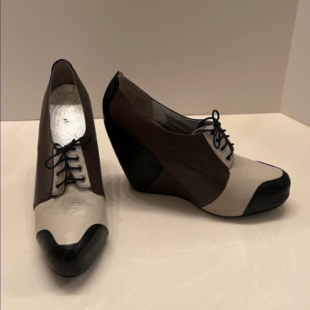 Genuine Leather Oxford Lace-Up Women’s Shoes — White, Brown & Black. Size 9.